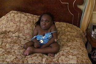 Petite Black Midget Takes a Tongue on Her P√ssy Before Getting Fucked