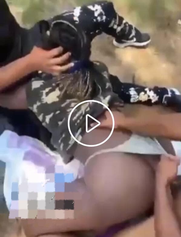 Hot Female Naija Soldier Gets Fucked Hard by Two Boys in Open Field – Wild Public Threesome